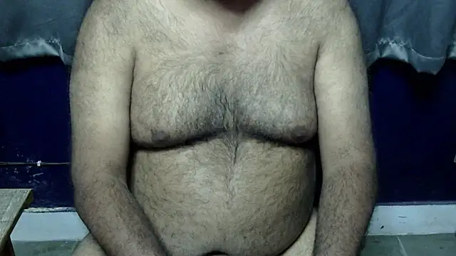 Snapshot of hairysubcub_70 chatting on February 10, 5:06 pm hairysubcub 70 online show from February 10, 5:06 pm