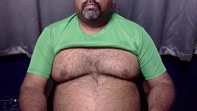 Snapshot of hairysubcub_70 chatting on February 12, 10:10 am hairysubcub 70 online show from February 12, 10:10 am