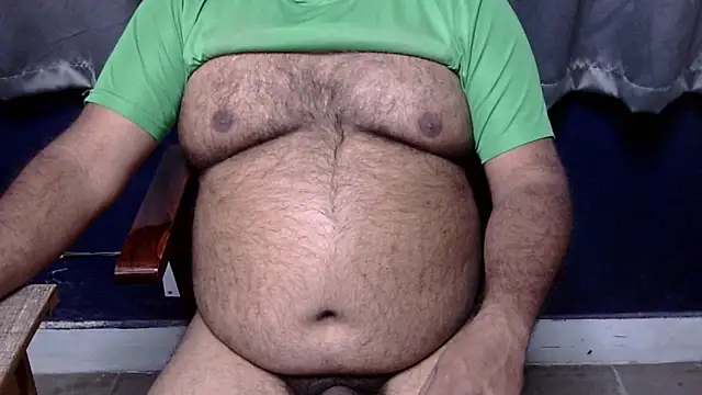 Snapshot of hairysubcub_70 chatting on February 19, 7:04 am hairysubcub 70 online show from February 19, 7:04 am
