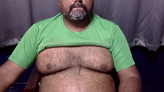 Snapshot of hairysubcub_70 chatting on February 23, 9:39 am hairysubcub 70 online show from February 23, 9:39 am
