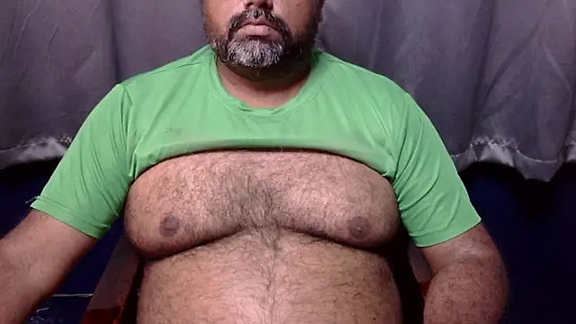 Snapshot of hairysubcub_70 chatting on February 24, 7:17 am hairysubcub 70 online show from February 24, 7:17 am