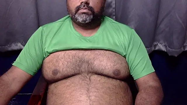 Snapshot of hairysubcub_70 chatting on February 28, 6:47 am hairysubcub 70 online show from February 28, 6:47 am
