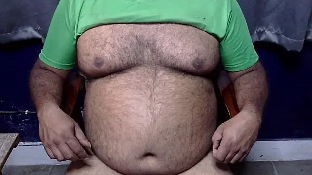 Snapshot of hairysubcub_70 chatting on March 3, 6:30 am hairysubcub 70 online show from March 3, 6:30 am