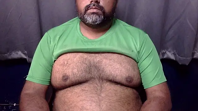 Snapshot of hairysubcub_70 chatting on March 5, 4:41 am hairysubcub 70 online show from March 5, 4:41 am