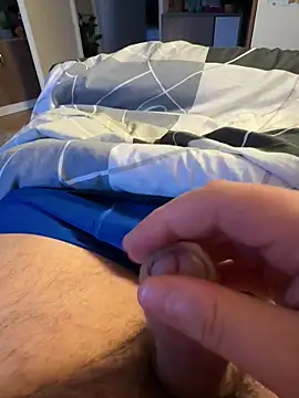 Snapshot of Tomi2244 chatting on November 13, 6:34 am Tomi2244 online show from November 13, 6:34 am