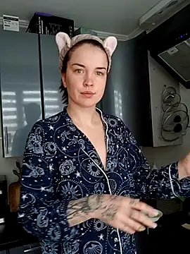 Snapshot of LazyTanukii chatting on October 5, 6:56 am LazyTanukii online show from October 5, 6:56 am