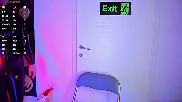 Snapshot of auroralatexprincess chatting on December 17, 2:34 pm auroralatexprincess online show from December 17, 2:34 pm