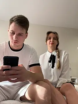 Snapshot of FluffyHat chatting on January 5, 9:05 am FluffyHat online show from January 5, 9:05 am