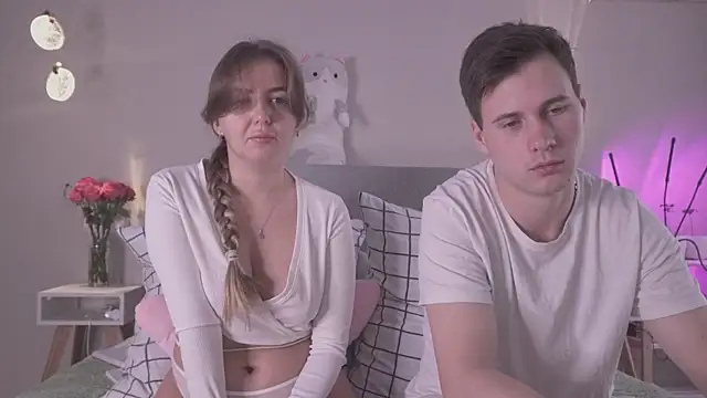 Snapshot of FluffyHat chatting on January 26, 9:51 am FluffyHat online show from January 26, 9:51 am