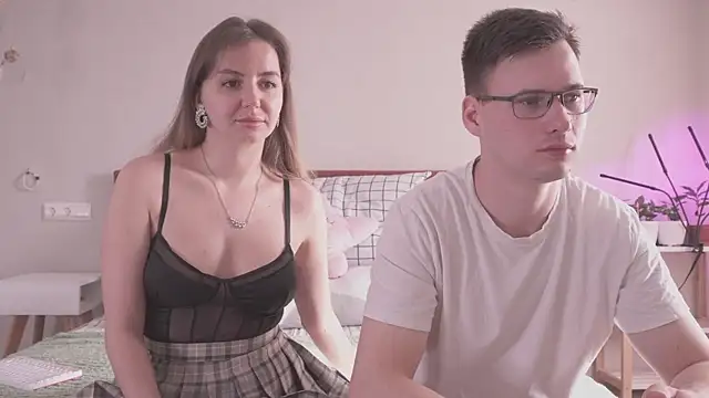 Snapshot of FluffyHat chatting on February 12, 7:44 am FluffyHat online show from February 12, 7:44 am