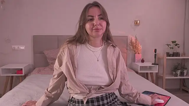 Snapshot of FluffyHat chatting on October 4, 2:59 pm FluffyHat online show from October 4, 2:59 pm