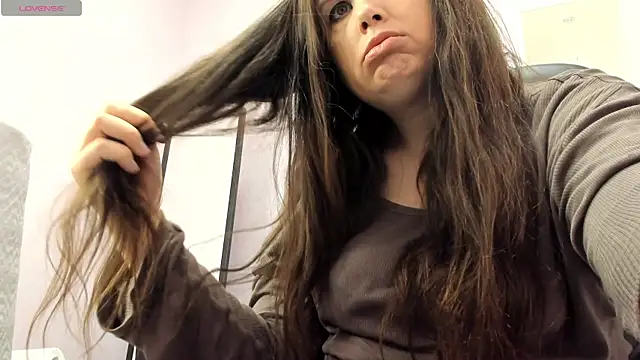 BattyMoll online show from April 7, 3:45 pm