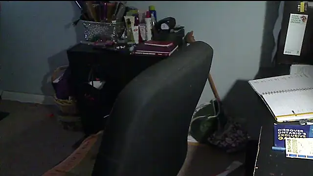 Snapshot of XTRAHORNYONE chatting on November 18, 5:01 am XTRAHORNYONE online show from November 18, 5:01 am