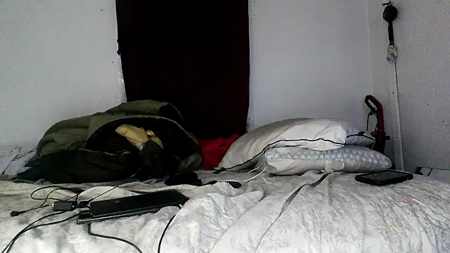 Snapshot of RinsingWood84 chatting on December 19, 7:51 am RinsingWood84 online show from December 19, 7:51 am