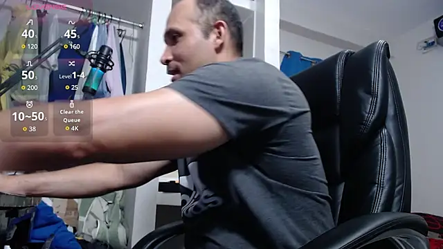 Snapshot of lewislamxxx_hot chatting on November 6, 11:15 pm lewislamxxx hot online show from November 6, 11:15 pm