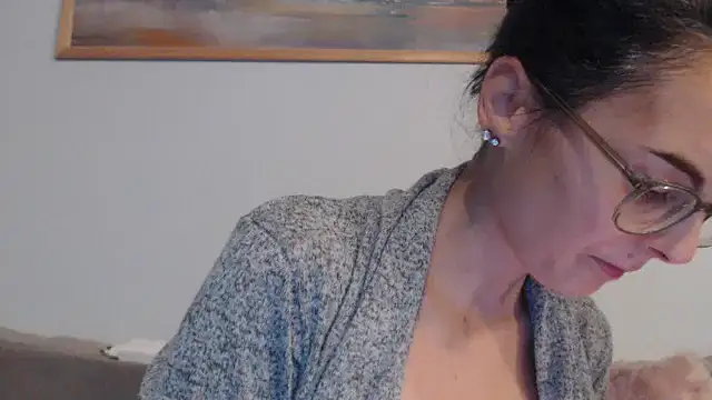 cleophee online show from December 5, 6:44 am