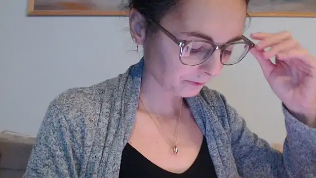 cleophee online show from December 15, 7:01 am