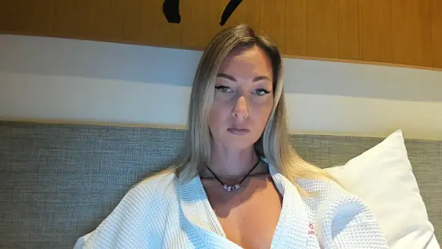 Snapshot of StarryHanna chatting on February 15, 12:48 am StarryHanna online show from February 15, 12:48 am