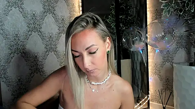 Snapshot of StarryHanna chatting on March 17, 10:38 pm StarryHanna online show from March 17, 10:38 pm