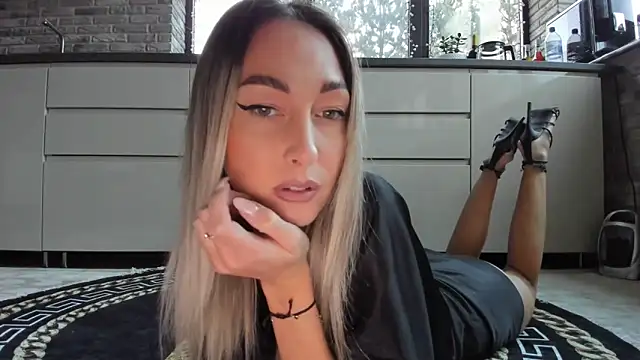 StarryHanna online show from October 26, 1:28 pm