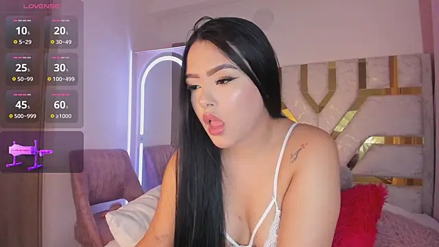 Snapshot of sophy_champagne chatting on October 13, 2:22 am sophy champagne online show from October 13, 2:22 am