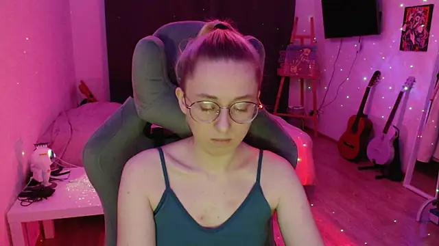 Snapshot of AnabelFrel chatting on December 5, 12:52 am AnabelFrel online show from December 5, 12:52 am