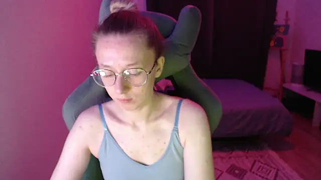 Snapshot of AnabelFrel chatting on September 14, 12:21 am AnabelFrel online show from September 14, 12:21 am