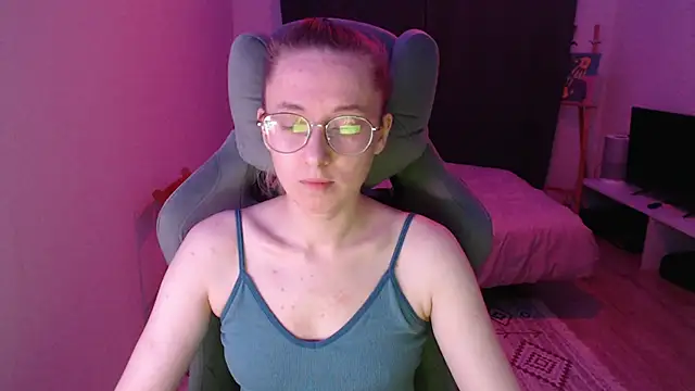 Snapshot of AnabelFrel chatting on October 9, 12:30 am AnabelFrel online show from October 9, 12:30 am