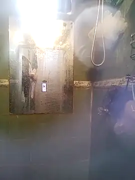 Snapshot of leonar0101 chatting on September 10, 2:39 pm leonar0101 online show from September 10, 2:39 pm