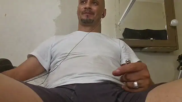 Snapshot of leonar0101 chatting on September 26, 3:49 pm leonar0101 online show from September 26, 3:49 pm