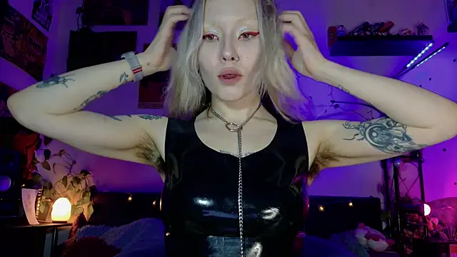 olivecum online show from November 30, 1:04 pm