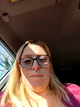 Snapshot of winniess40 chatting on January 1, 1:27 pm winniess40 online show from January 1, 1:27 pm