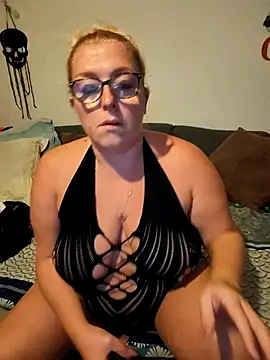 Snapshot of winniess40 chatting on November 3, 3:41 am winniess40 online show from November 3, 3:41 am