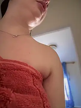 Snapshot of AlisaWhite chatting on December 5, 9:28 am AlisaWhite online show from December 5, 9:28 am