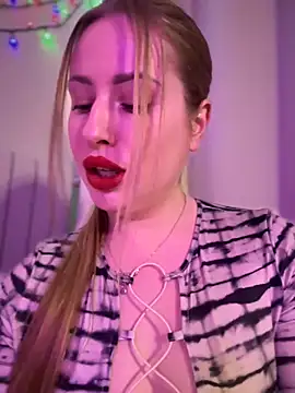 Snapshot of AlisaWhite chatting on March 13, 2:33 pm AlisaWhite online show from March 13, 2:33 pm