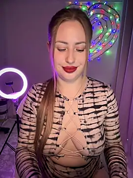 Snapshot of AlisaWhite chatting on March 13, 8:43 pm AlisaWhite online show from March 13, 8:43 pm