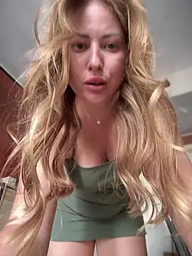 Snapshot of AlisaWhite chatting on October 16, 11:11 am AlisaWhite online show from October 16, 11:11 am