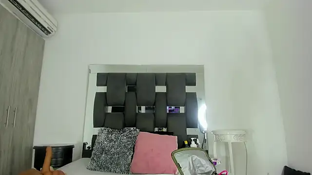 Snapshot of tanyyaa chatting on February 7, 10:40 am tanyyaa online show from February 7, 10:40 am