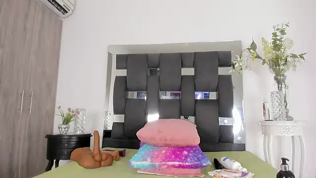 Snapshot of tanyyaa chatting on March 1, 11:15 pm tanyyaa online show from March 1, 11:15 pm