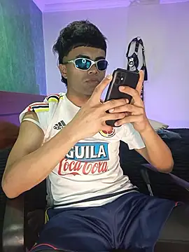 Snapshot of pinedasex777 chatting on November 16, 1:11 am pinedasex777 online show from November 16, 1:11 am