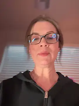 Snapshot of MaiseKnox chatting on January 22, 12:16 am MaiseKnox online show from January 22, 12:16 am