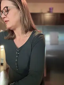 Snapshot of MaiseKnox chatting on November 11, 9:59 pm MaiseKnox online show from November 11, 9:59 pm