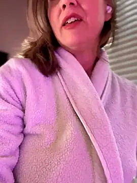 Snapshot of MaiseKnox chatting on November 15, 10:15 pm MaiseKnox online show from November 15, 10:15 pm