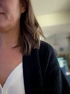 Snapshot of MaiseKnox chatting on November 30, 5:17 pm MaiseKnox online show from November 30, 5:17 pm