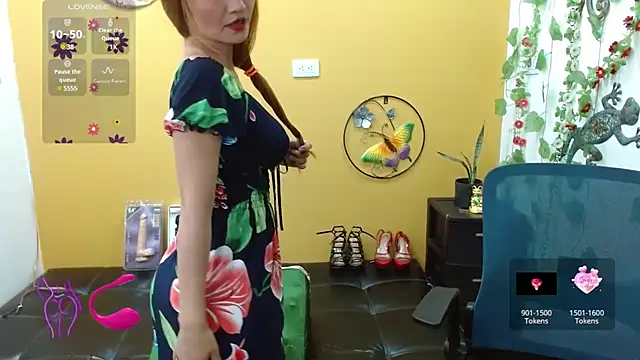 miss tinnymafe online show from February 9, 9:58 am