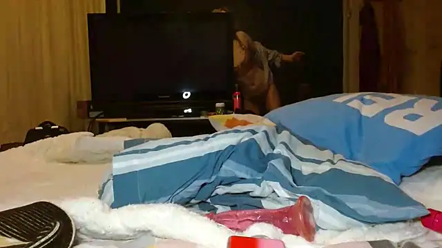 Snapshot of April_LoveUK chatting on March 3, 2:04 am April LoveUK online show from March 3, 2:04 am