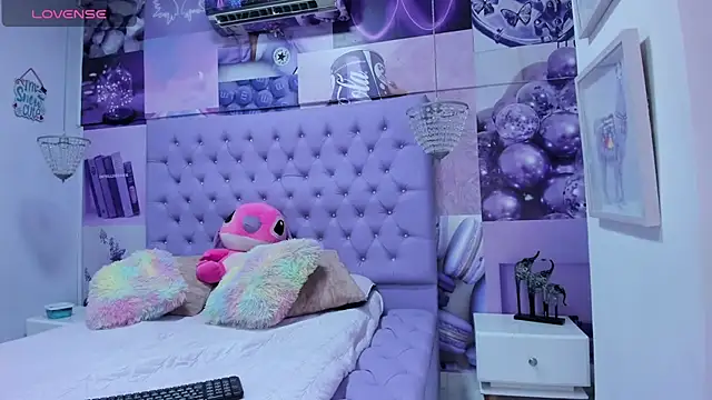 Snapshot of Vivi_prinncess chatting on February 27, 2:32 am Vivi prinncess online show from February 27, 2:32 am