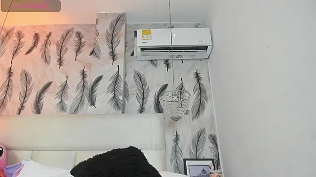 Snapshot of Vivi_prinncess chatting on September 22, 10:12 pm Vivi prinncess online show from September 22, 10:12 pm