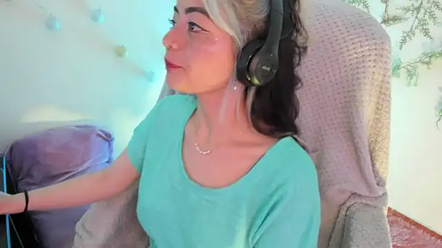 Sammysammy  online show from March 16, 12:01 am