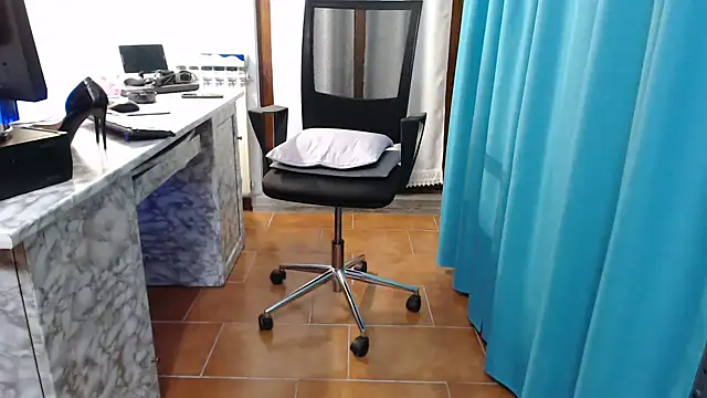 Miss-Mikaele online show from February 17, 9:30 pm